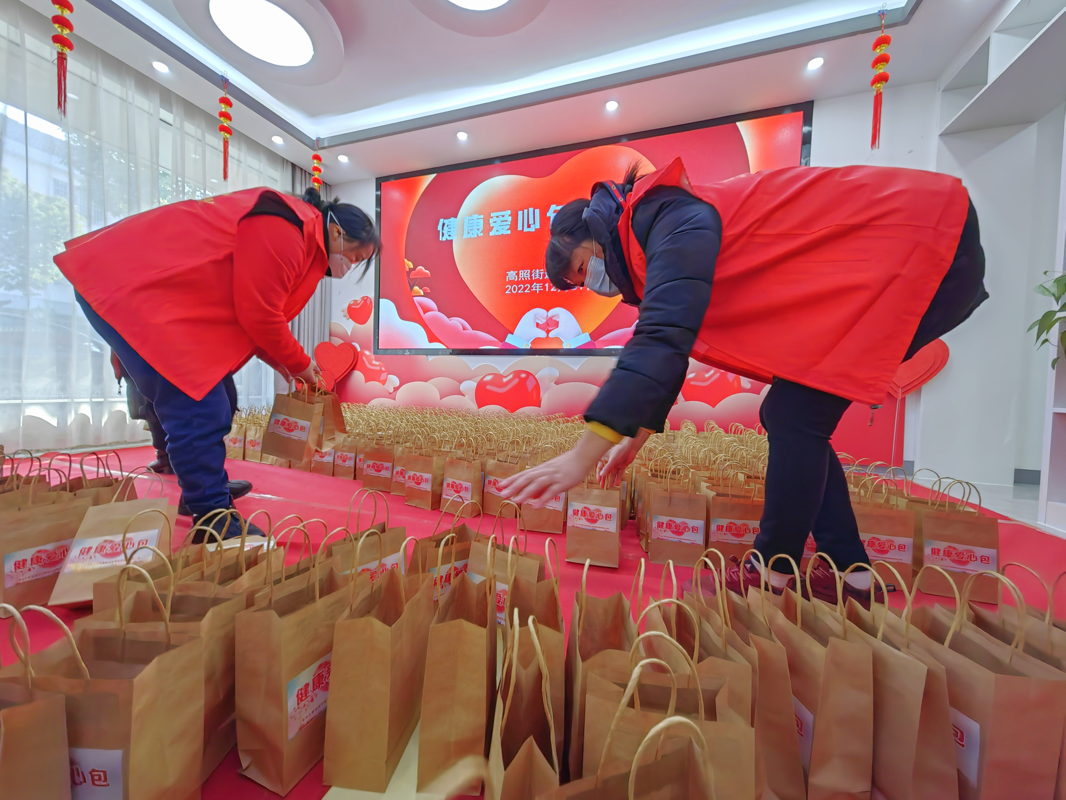 送上“防疫包”  助老戰(zhàn)疫情