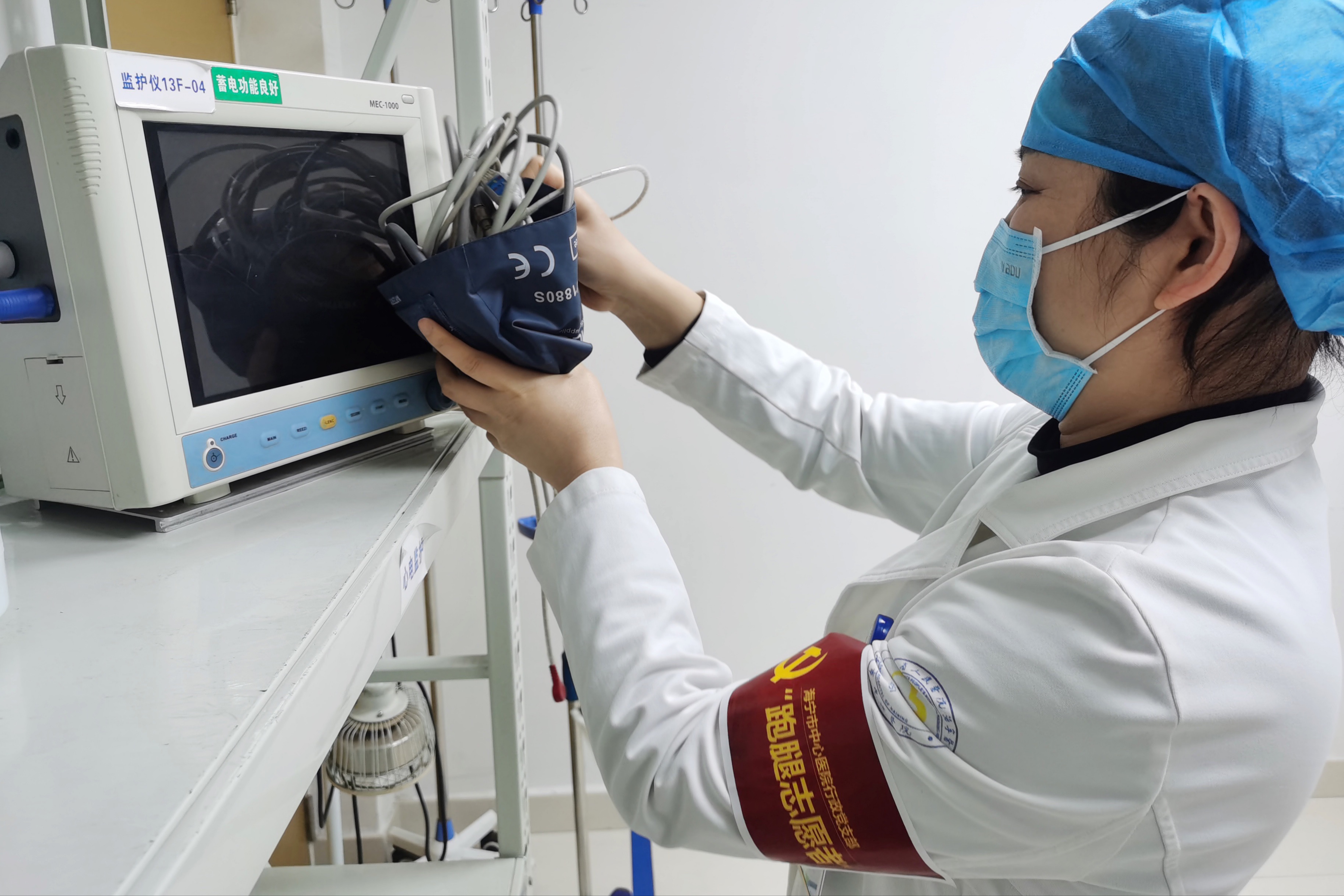 “跑腿志愿者”助力設備調配