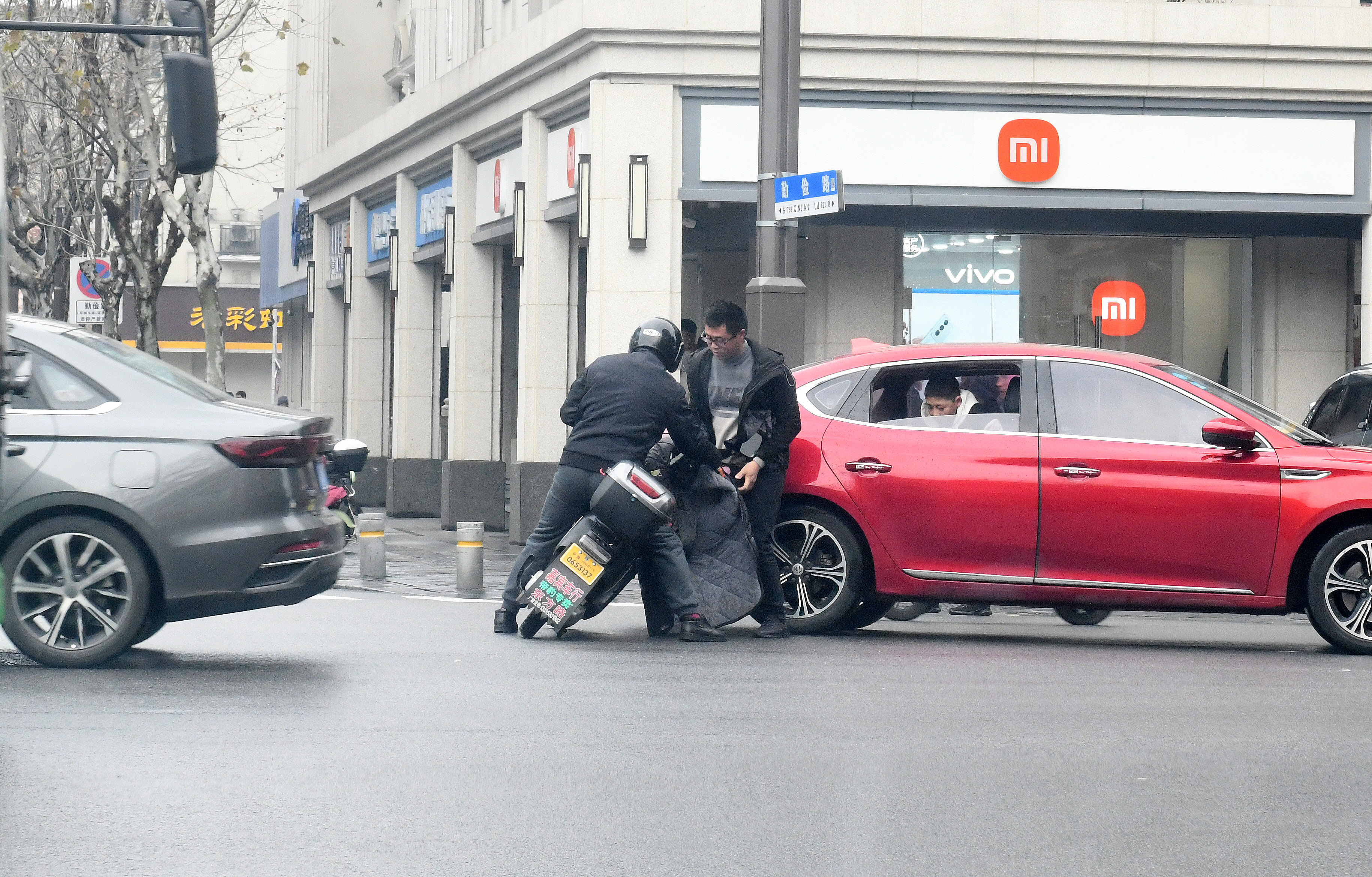 雨天路滑 騎車小心