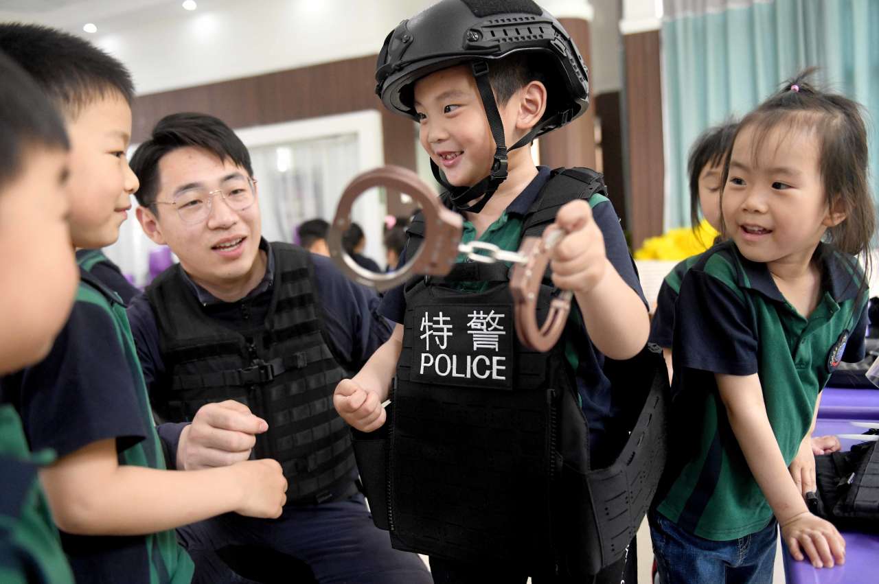 幼兒園來了巡特警叔叔