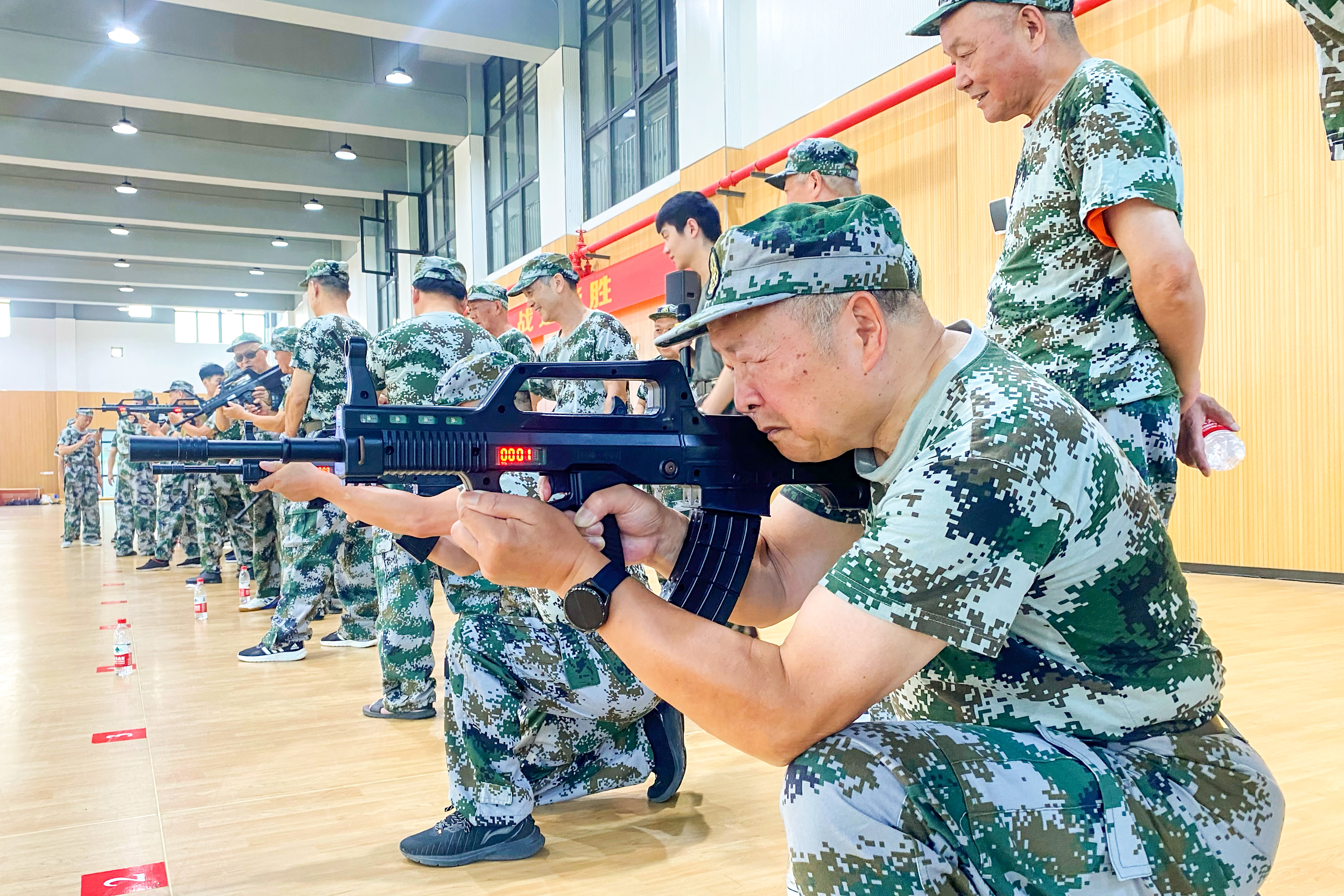 重溫軍旅情 共話(huà)未來(lái)夢(mèng)