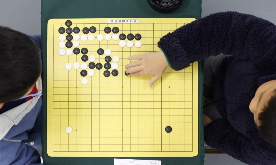 
            围棋小精英的对弈