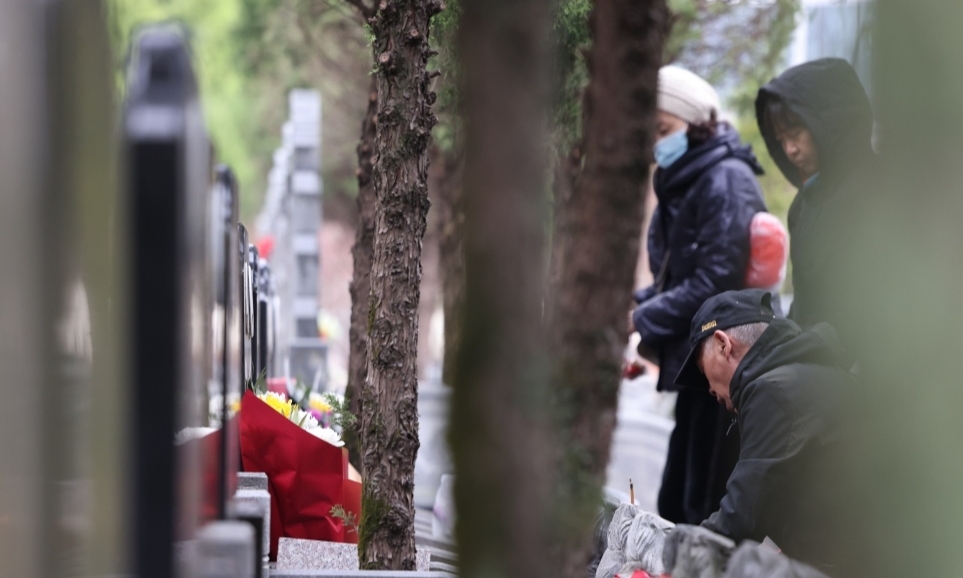 雨中寄哀思