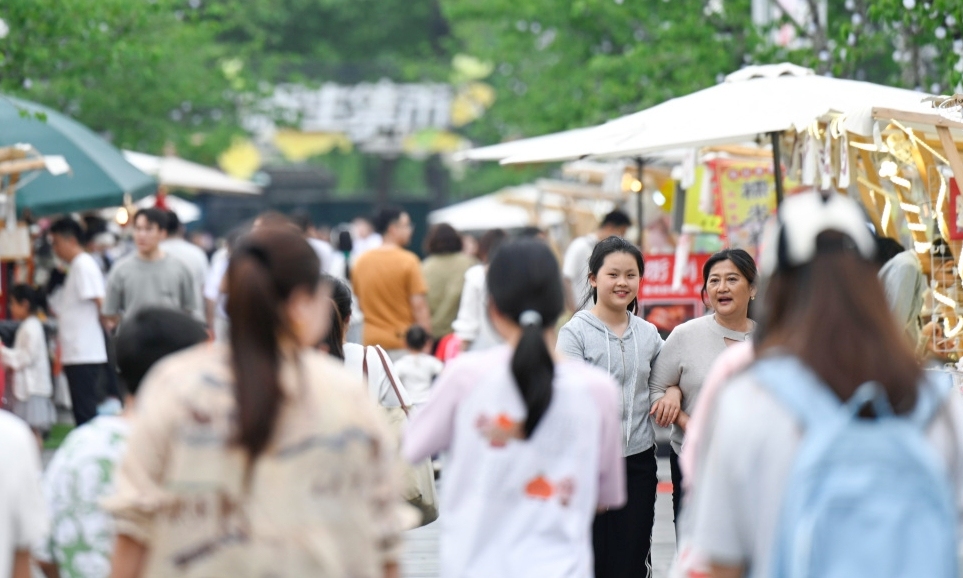 “少年”集市人氣旺
