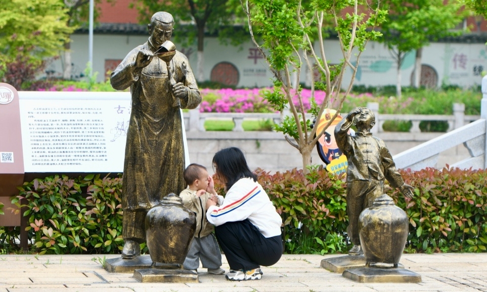 古街悠閑漫步
