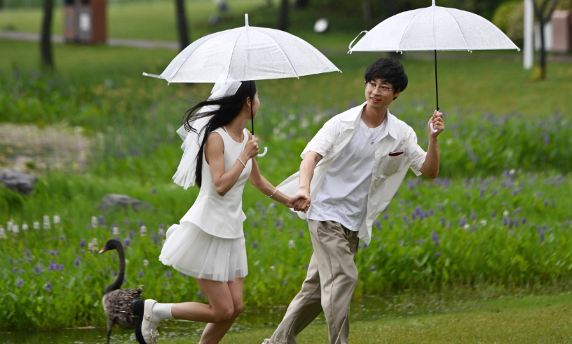 雨中定情