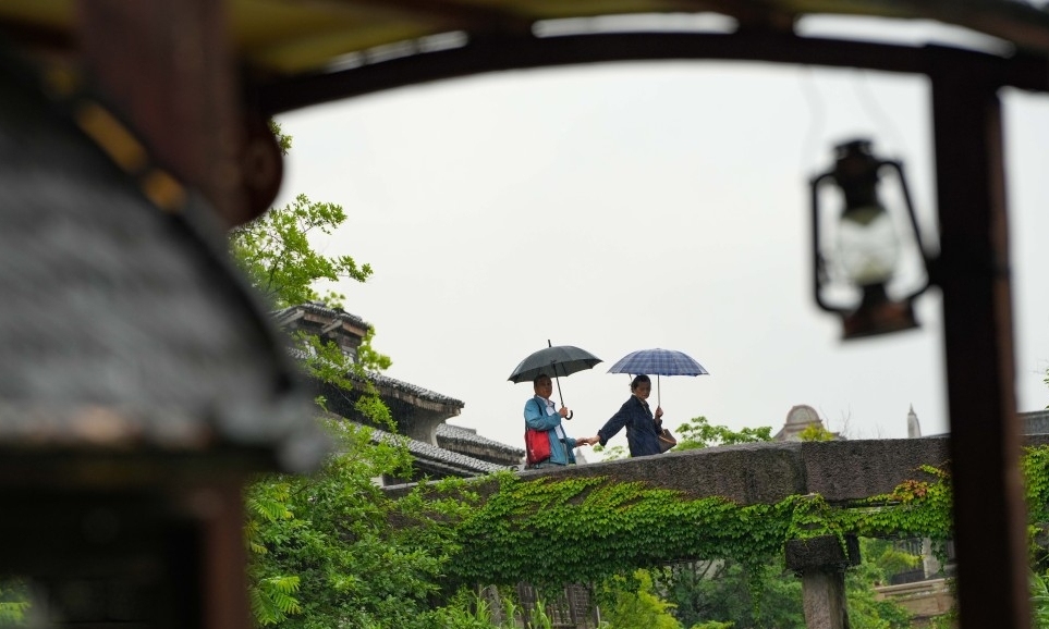 端午雨中游，濮院古鎮(zhèn)人氣旺