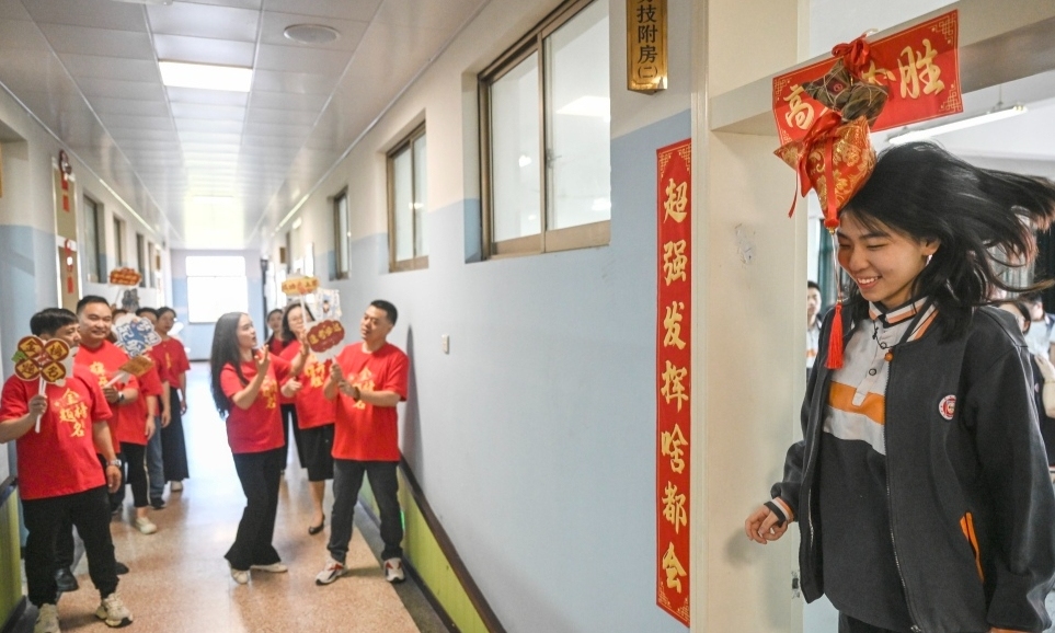 高考倒計時 老師家長攜手打造“減壓大禮包”