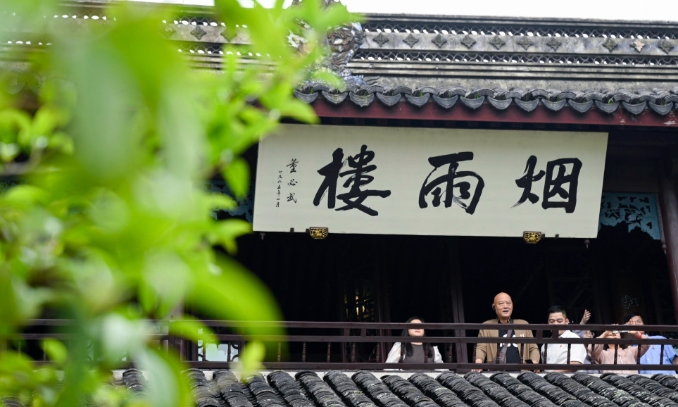 煙雨樓前覽美景
