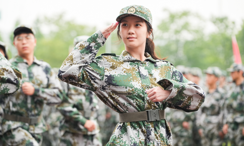 嘉興大學(xué)舉行2024級(jí)軍訓(xùn)閱兵式