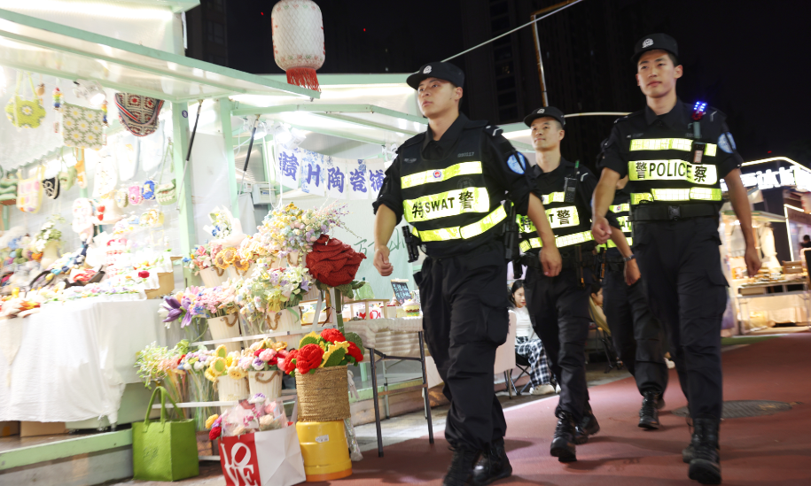 經(jīng)開巡特警，夏夜守護(hù)不停歇