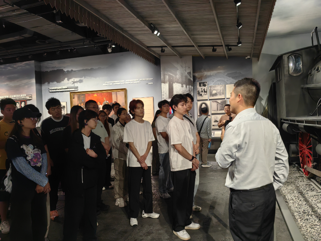 展厅参观1.jpg