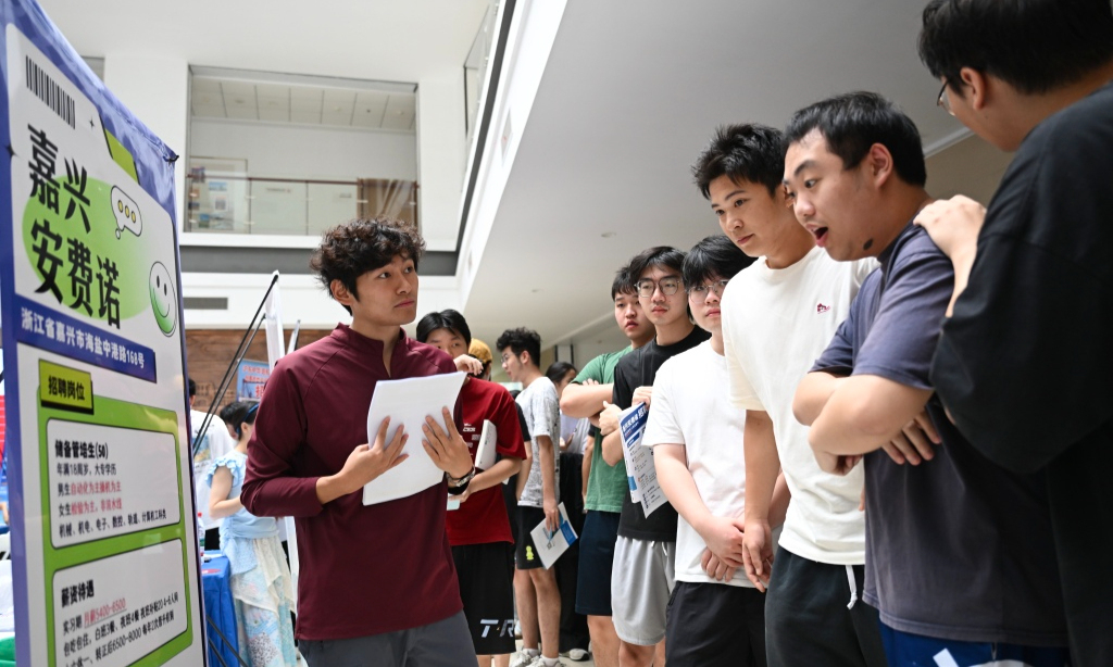 
                千岗“求贤”若渴 学子“竞逐”火热