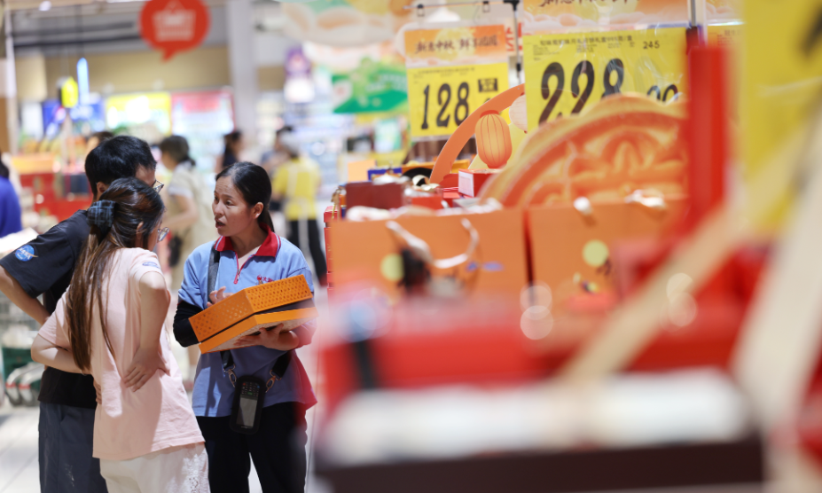 
                中秋脚步临近！嘉兴商超月饼“C位”抢市场