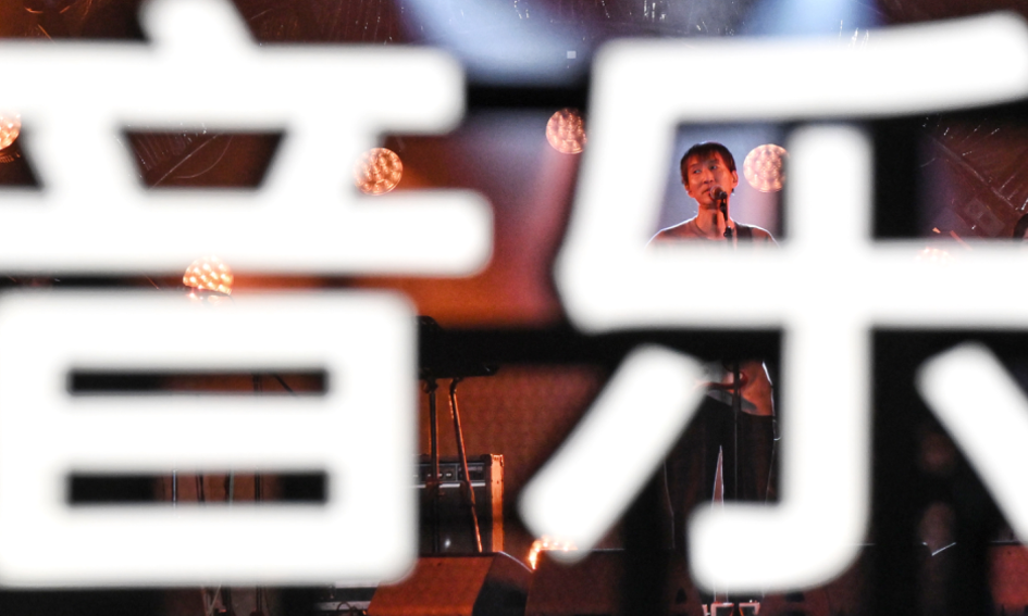 
                乌镇景区里的艺术中秋