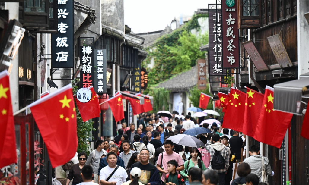
                国庆月河秋韵引客来