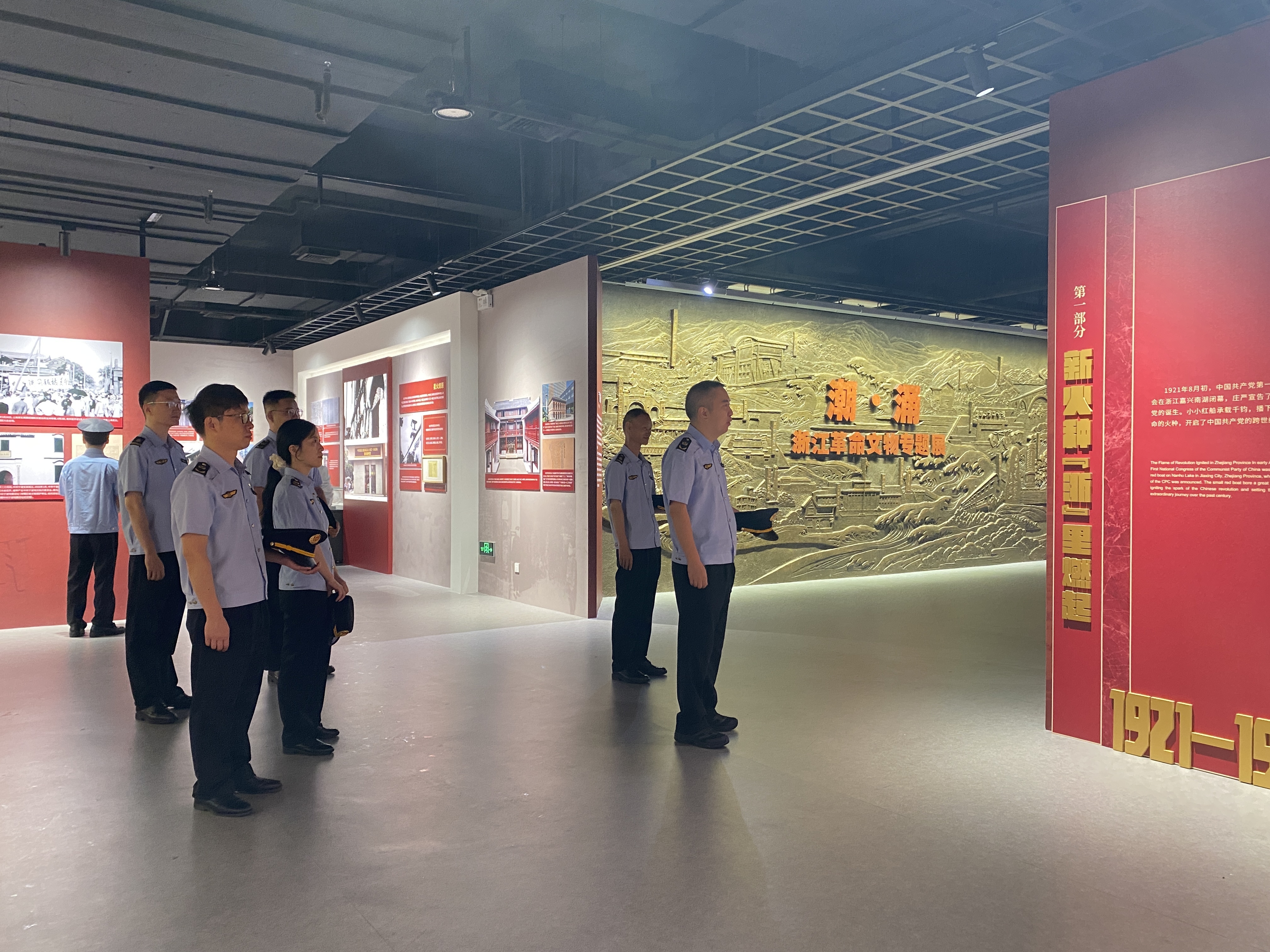 2.红色践学（拍摄者：孟立家）.jpg