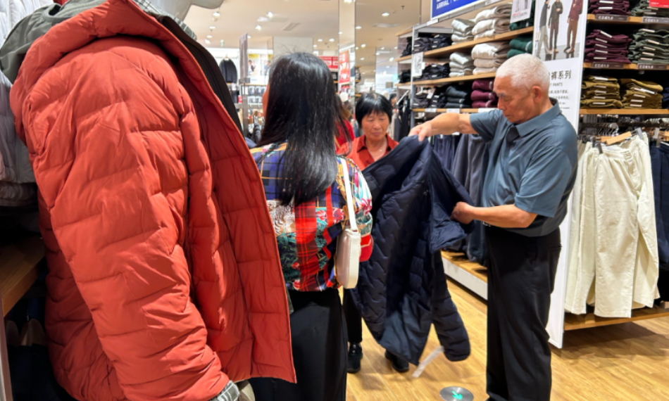 
                穿短袖购棉服