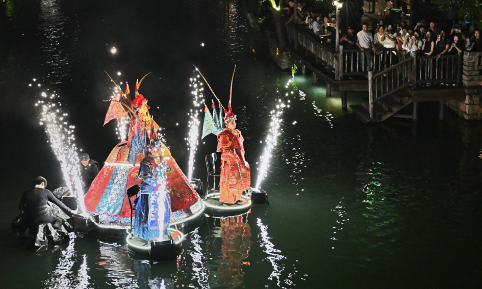 
                京韵国粹响彻水乡河流