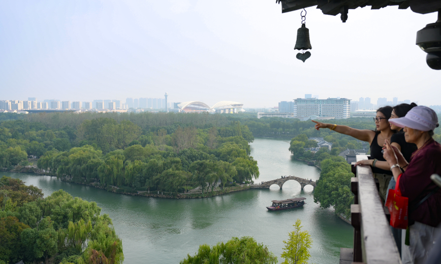 
                重阳登高览美景